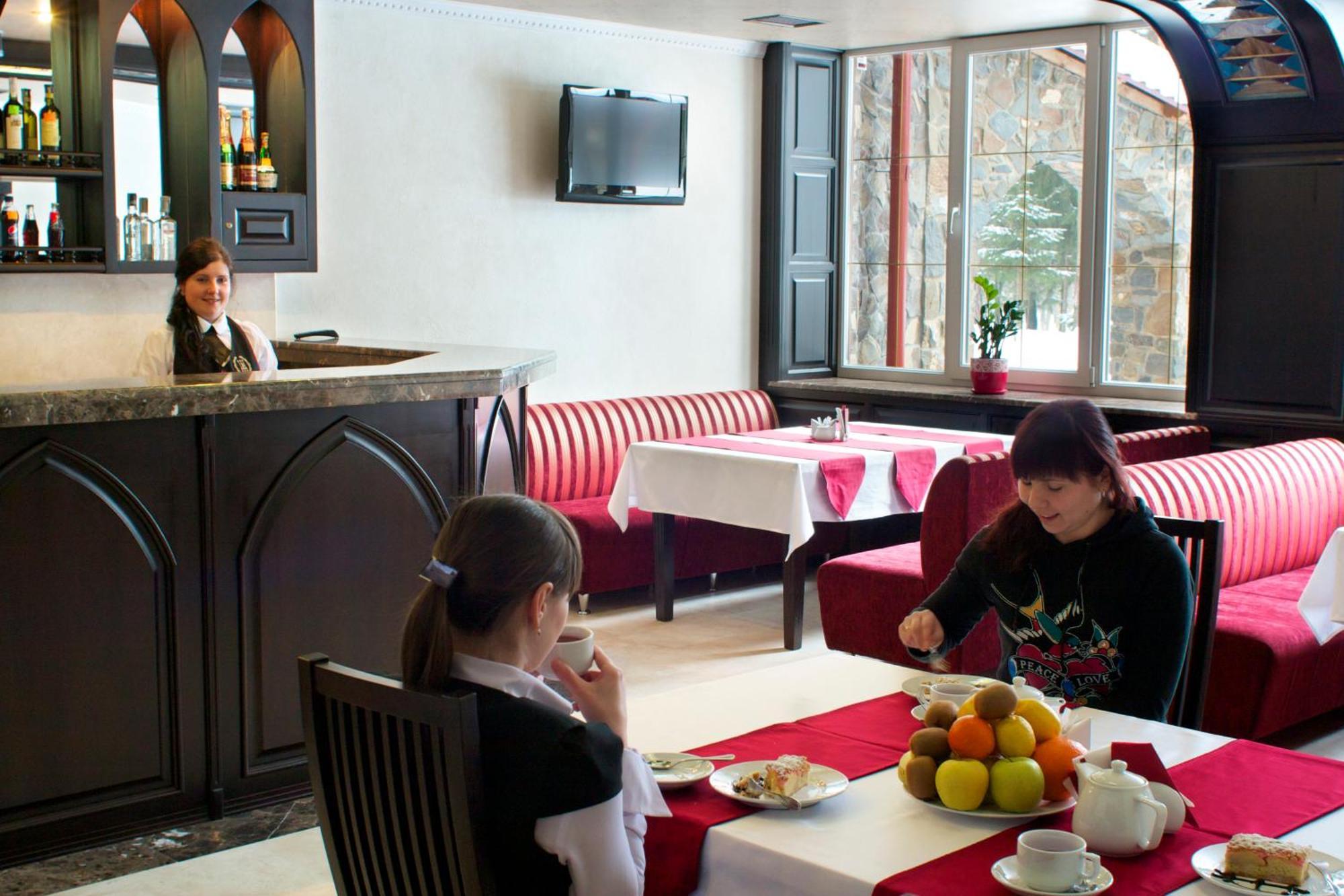 Sherwood Hotel Dolgomostiska المظهر الخارجي الصورة