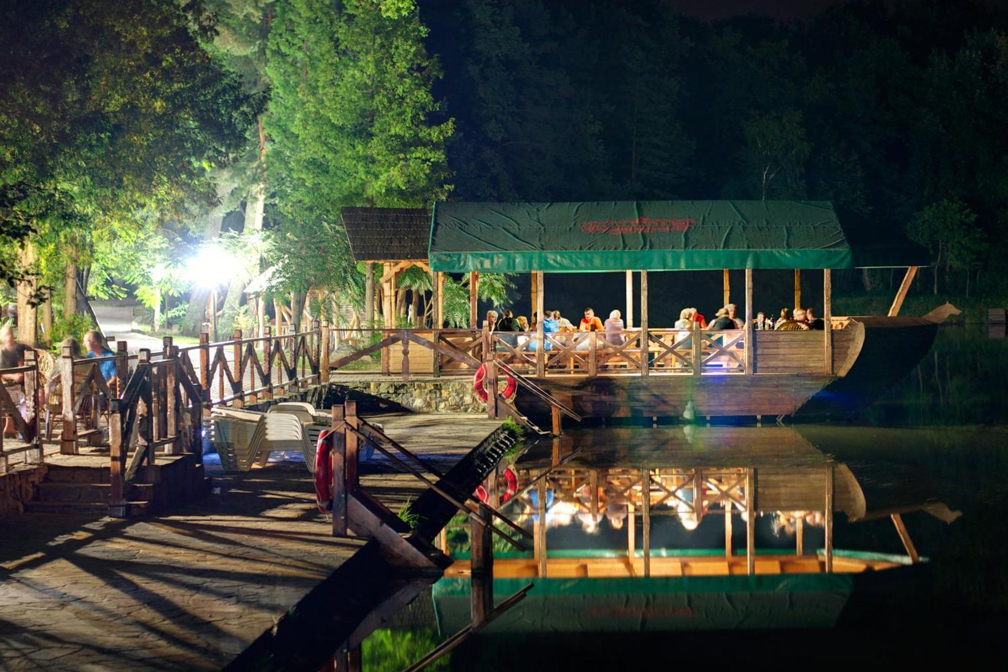Sherwood Hotel Dolgomostiska المظهر الخارجي الصورة