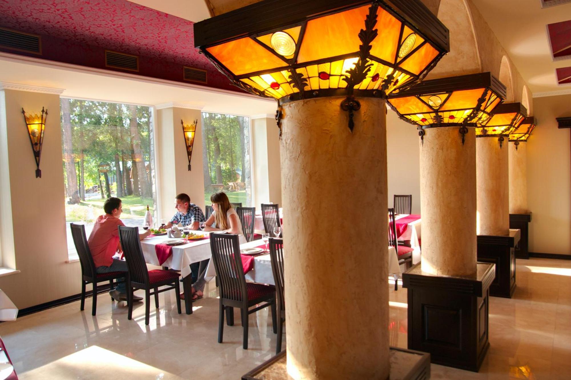 Sherwood Hotel Dolgomostiska المظهر الخارجي الصورة