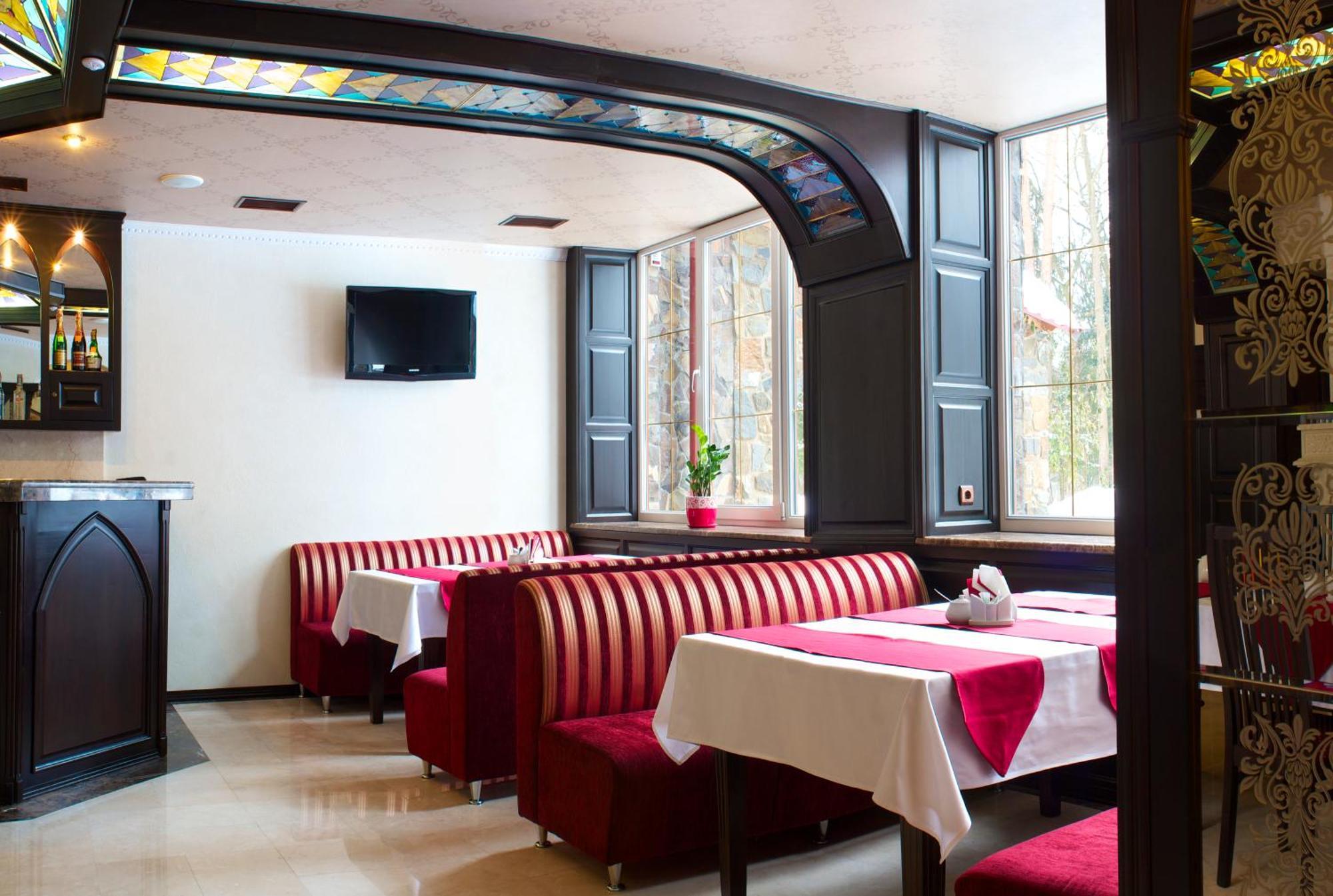 Sherwood Hotel Dolgomostiska المظهر الخارجي الصورة