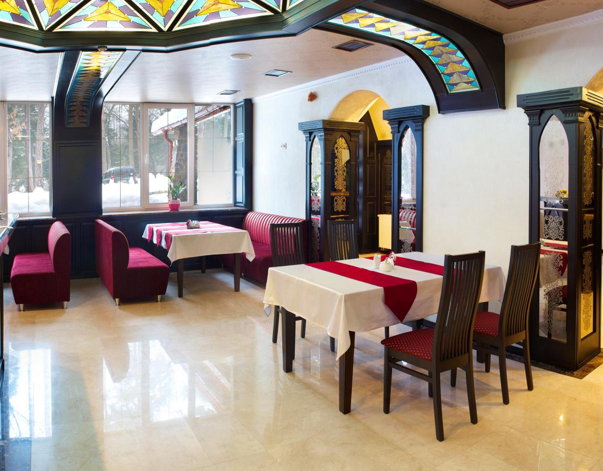 Sherwood Hotel Dolgomostiska المظهر الخارجي الصورة