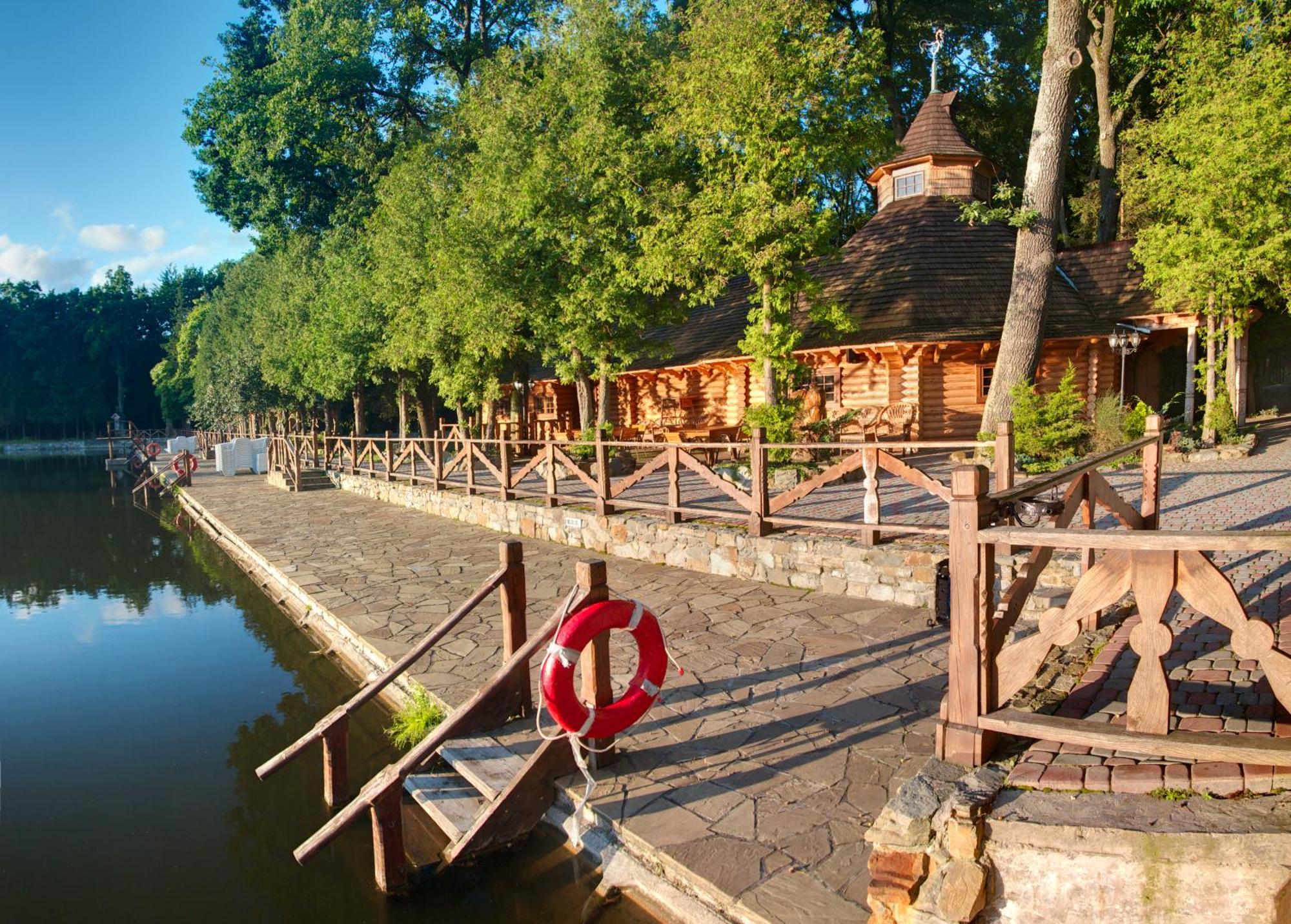 Sherwood Hotel Dolgomostiska المظهر الخارجي الصورة