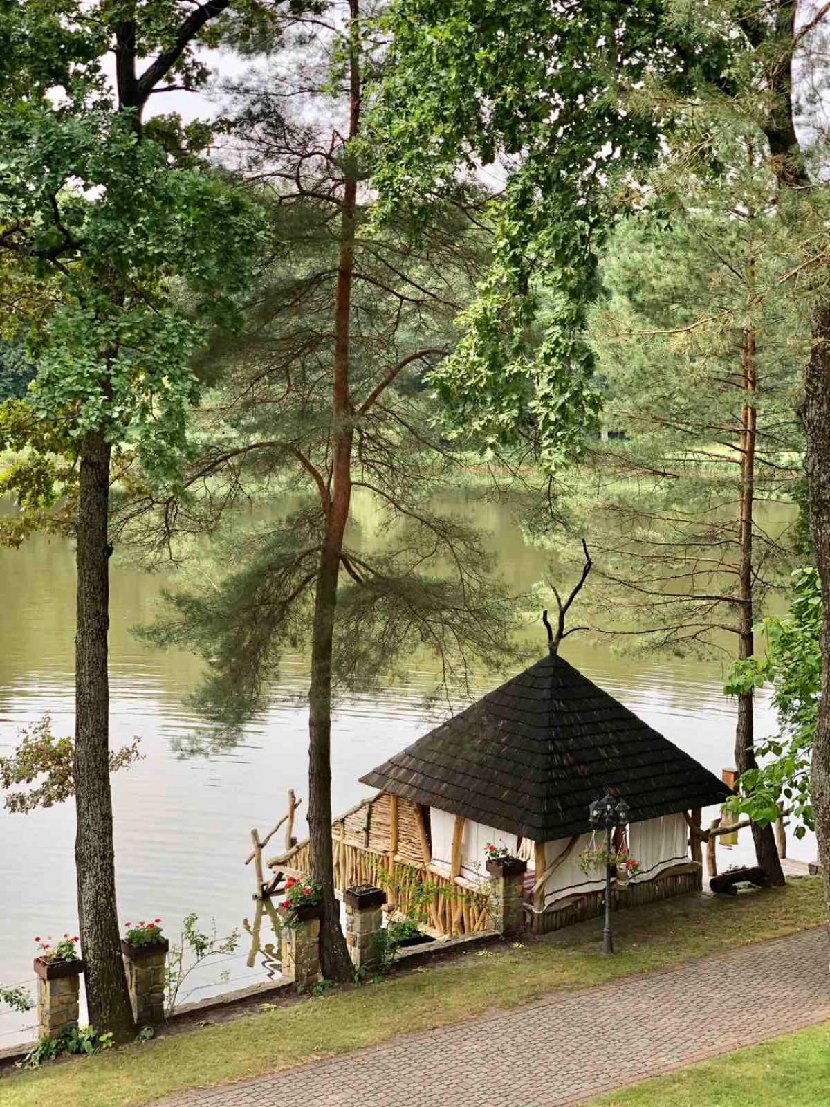 Sherwood Hotel Dolgomostiska المظهر الخارجي الصورة