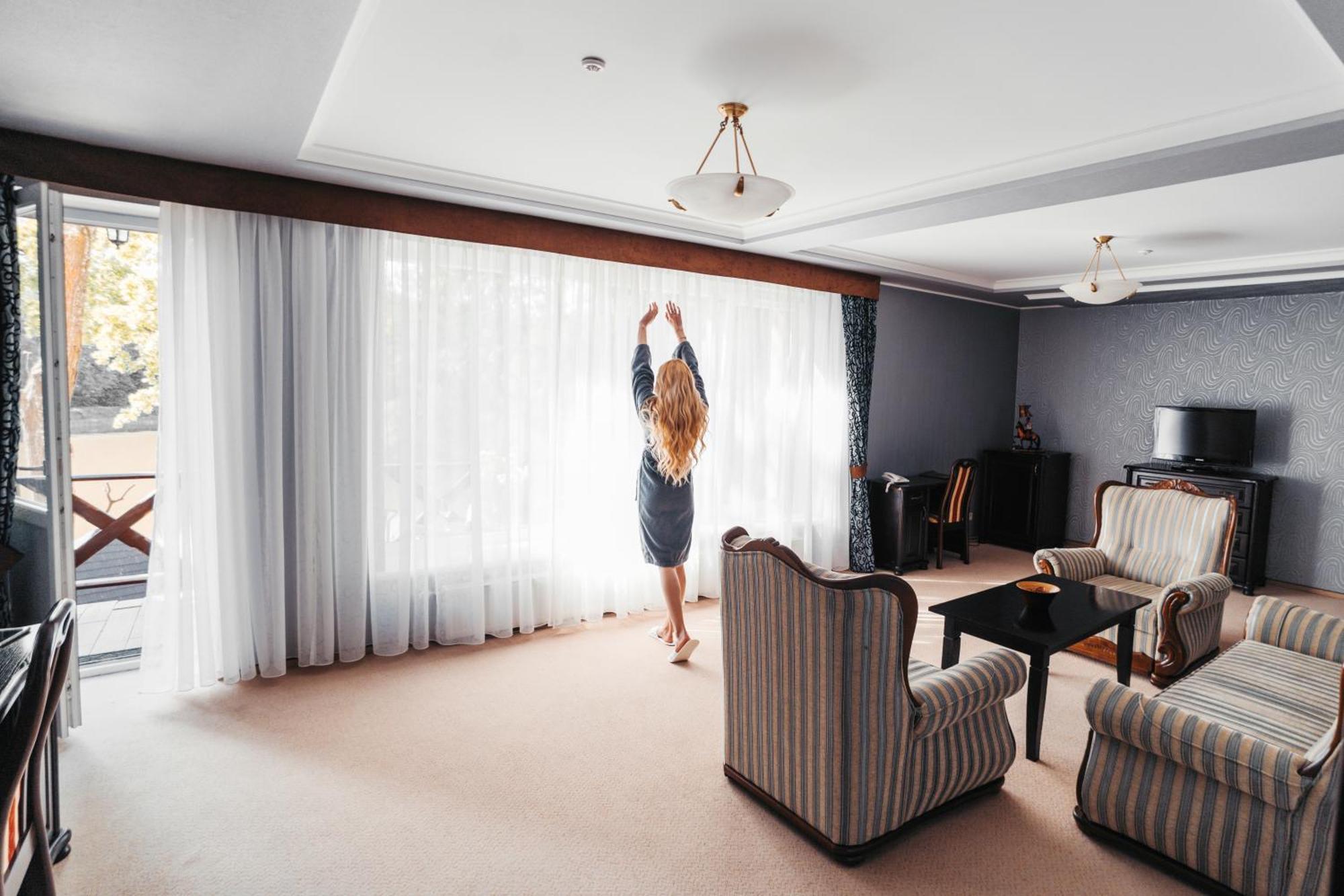 Sherwood Hotel Dolgomostiska المظهر الخارجي الصورة