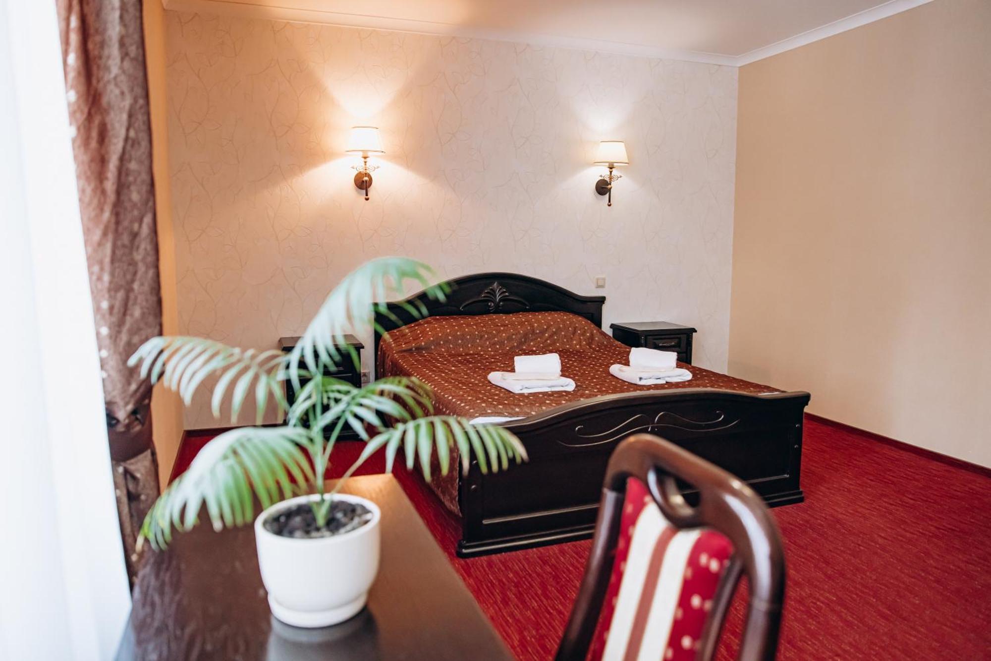 Sherwood Hotel Dolgomostiska المظهر الخارجي الصورة